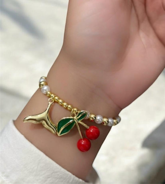 CHER_pulsera_de_perlita_con_cuentas_en_oro_laminado_cherry_corte_sirena_130