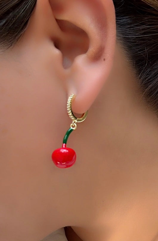 Pendientes_de_cereza_montados_en_oro_laminado_de_14K_con_circonitas_140_1