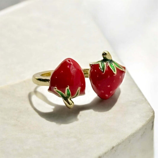 Anillo_fresas_ajustable_en_oro_laminado