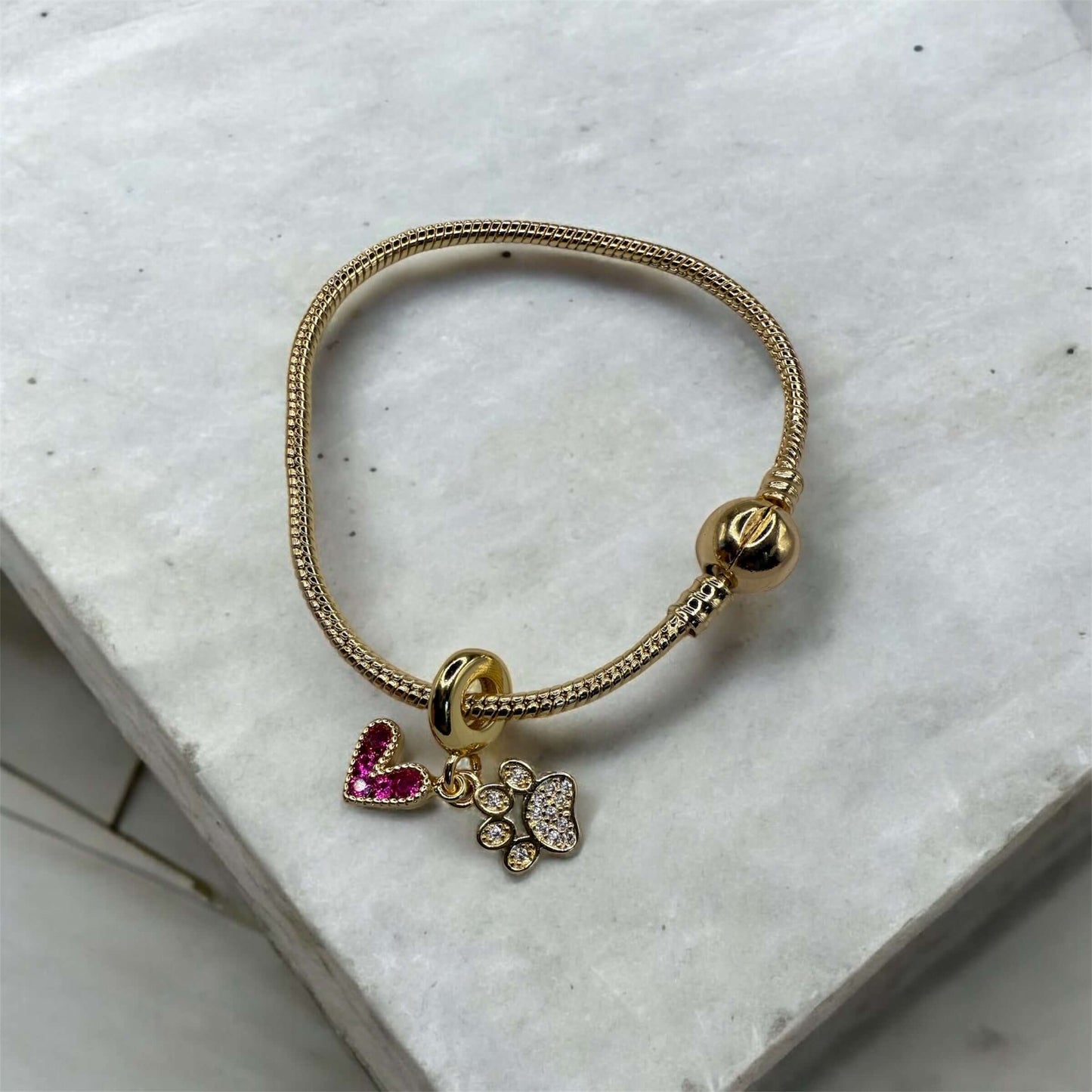 Brazalete_burbuja_de_huellitas_corazon_2
