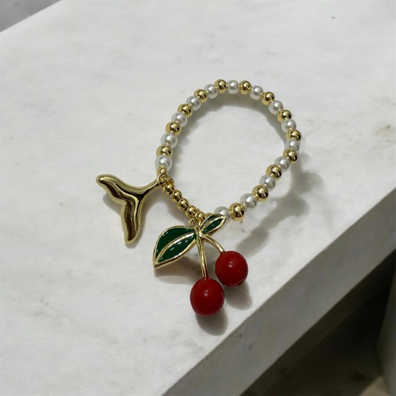 CHER_pulsera_de_perlita_con_cuentas_en_oro_laminado_cherry_corte_sirena_130_1
