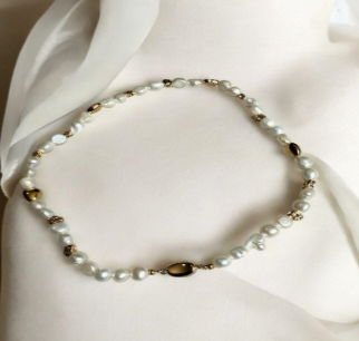 Choker de lujo con perlas cultivadas y broche bean