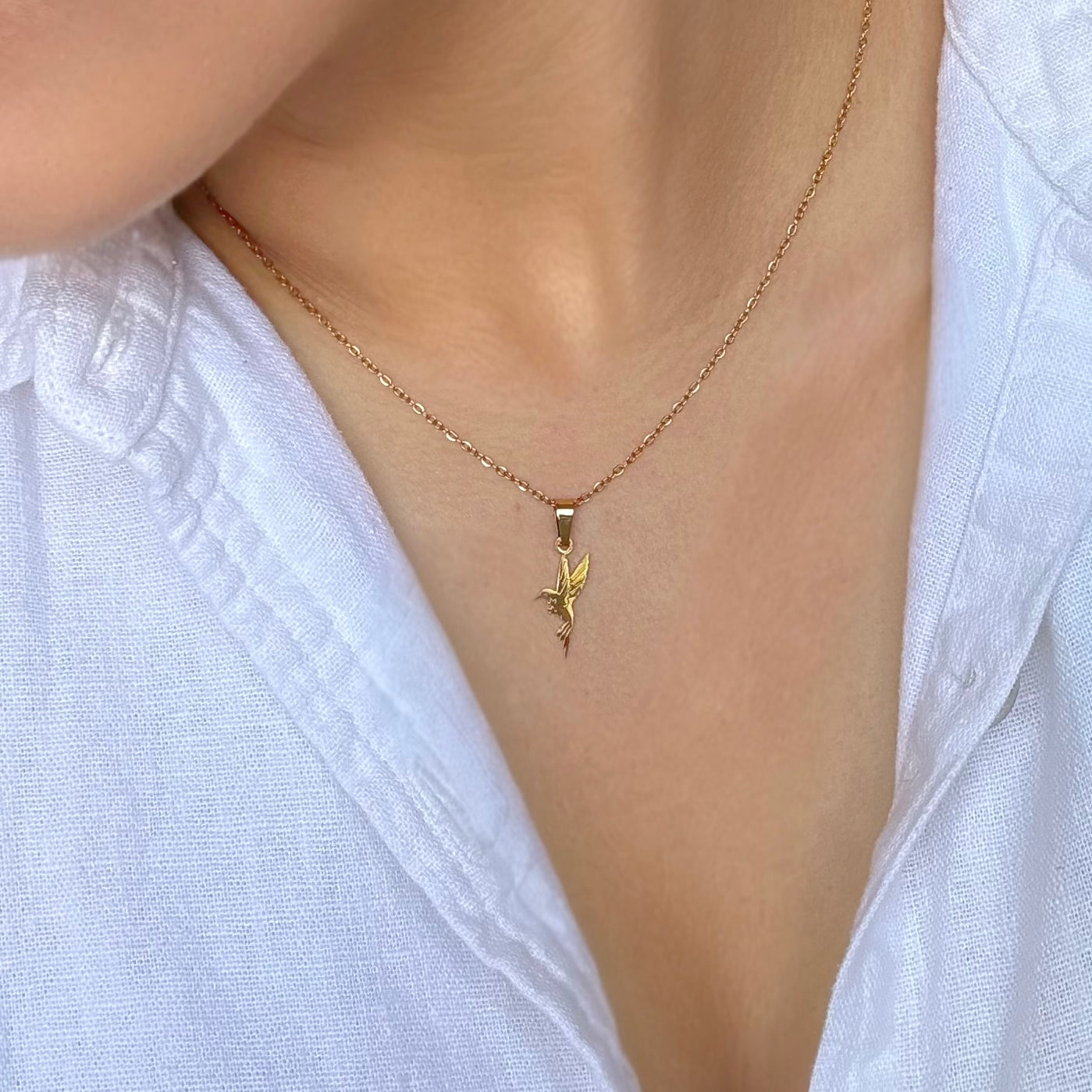 JUEGO DE ARETES Y COLLAR COLIBRÍ DORADO
