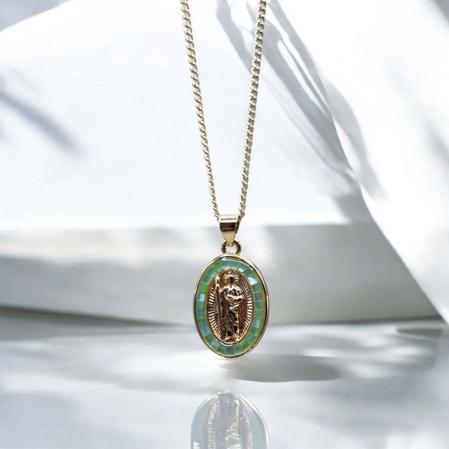 Medalla_san_judas_Tadeo_con_aventurina_en_oro_laminado