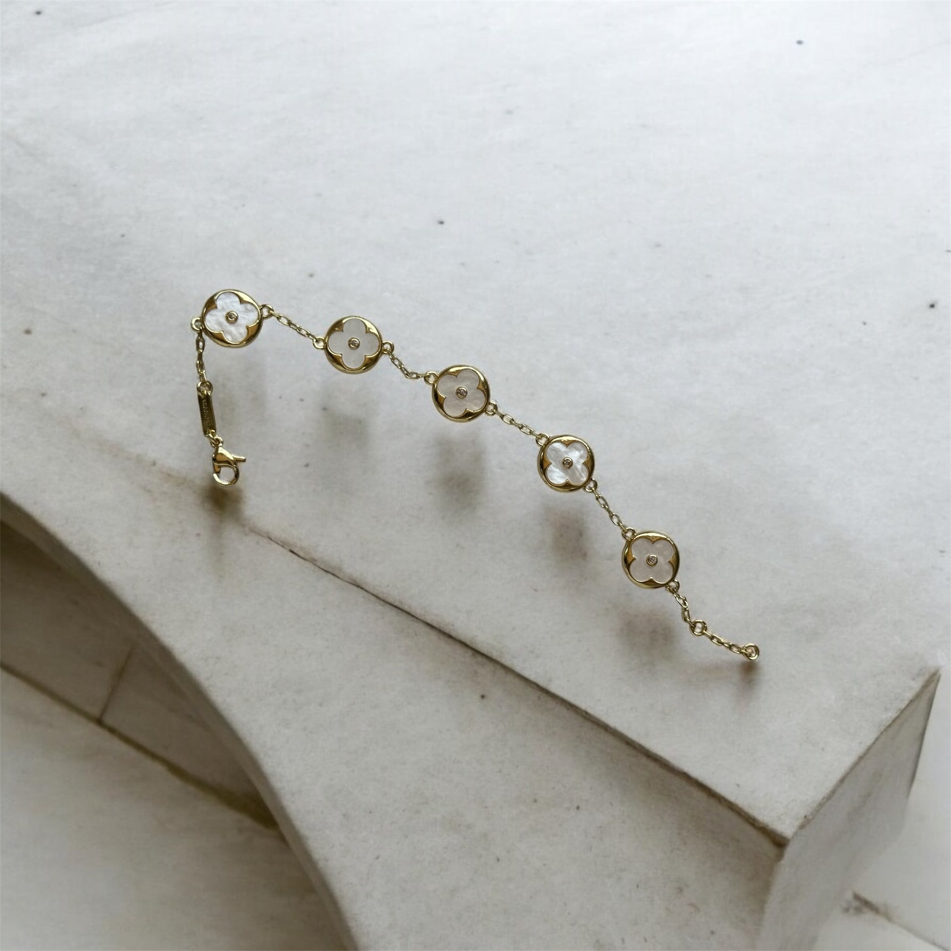 PULSERA_INSPOLV_TREBOL_BLANCO_EN_ORO_LAMINADO_14k_180_1