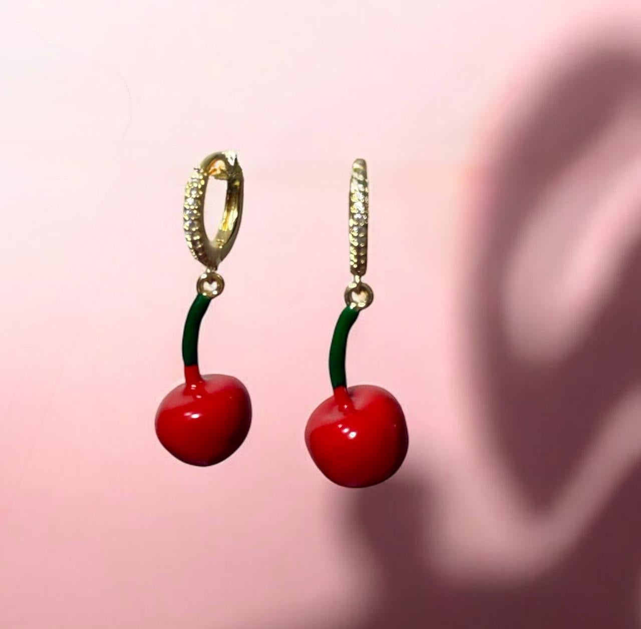 Pendientes_de_cereza_montados_en_oro_laminado_de_14K_con_circonitas_140