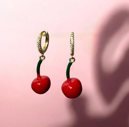 Pendientes_de_cereza_montados_en_oro_laminado_de_14K_con_circonitas_140