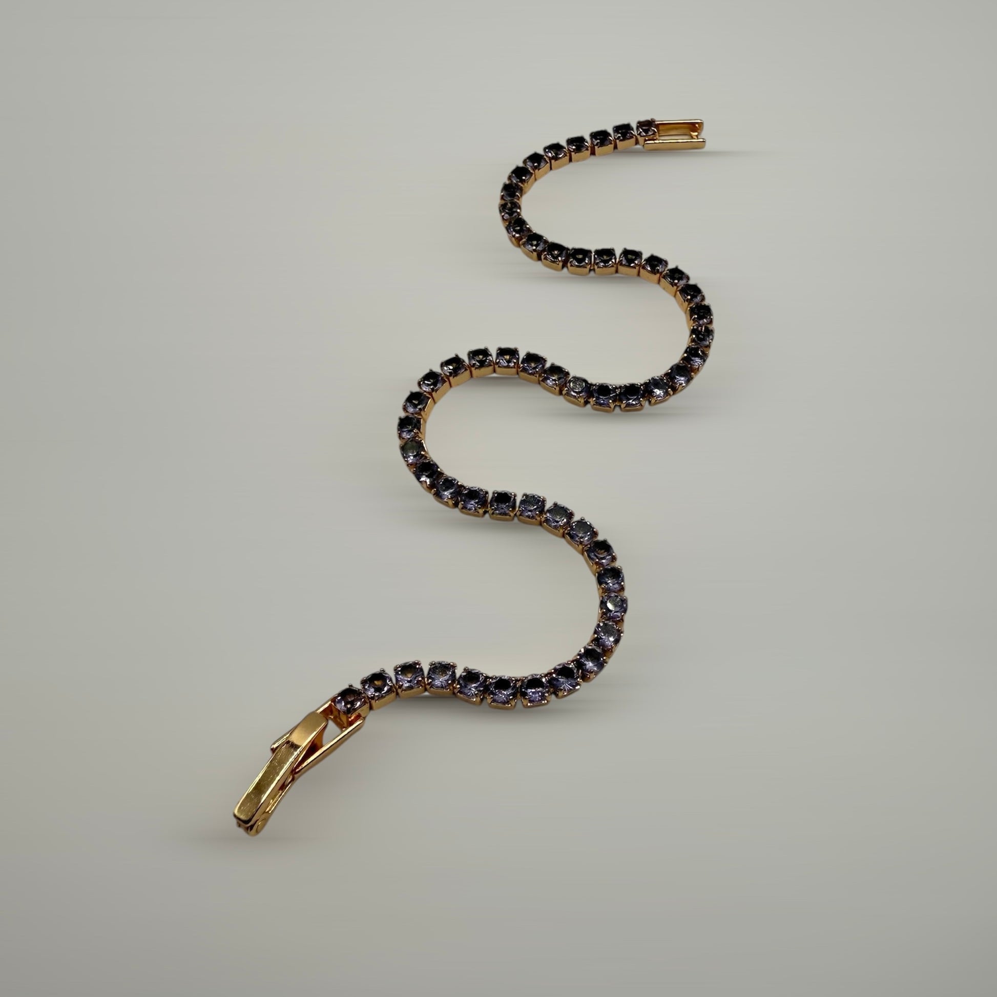 Swarovski_clasica_purpura_1